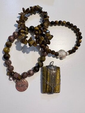 4 piece Tiger's Eye Beaded Bracelet and Pendant Set - Brown